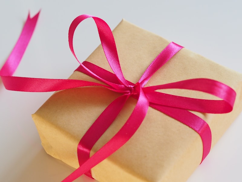 Vault Unlock: 10 Gifts for Your Girlfriend That Feel Personal